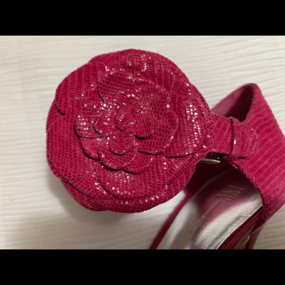 Shoes - Picture 4 of 10